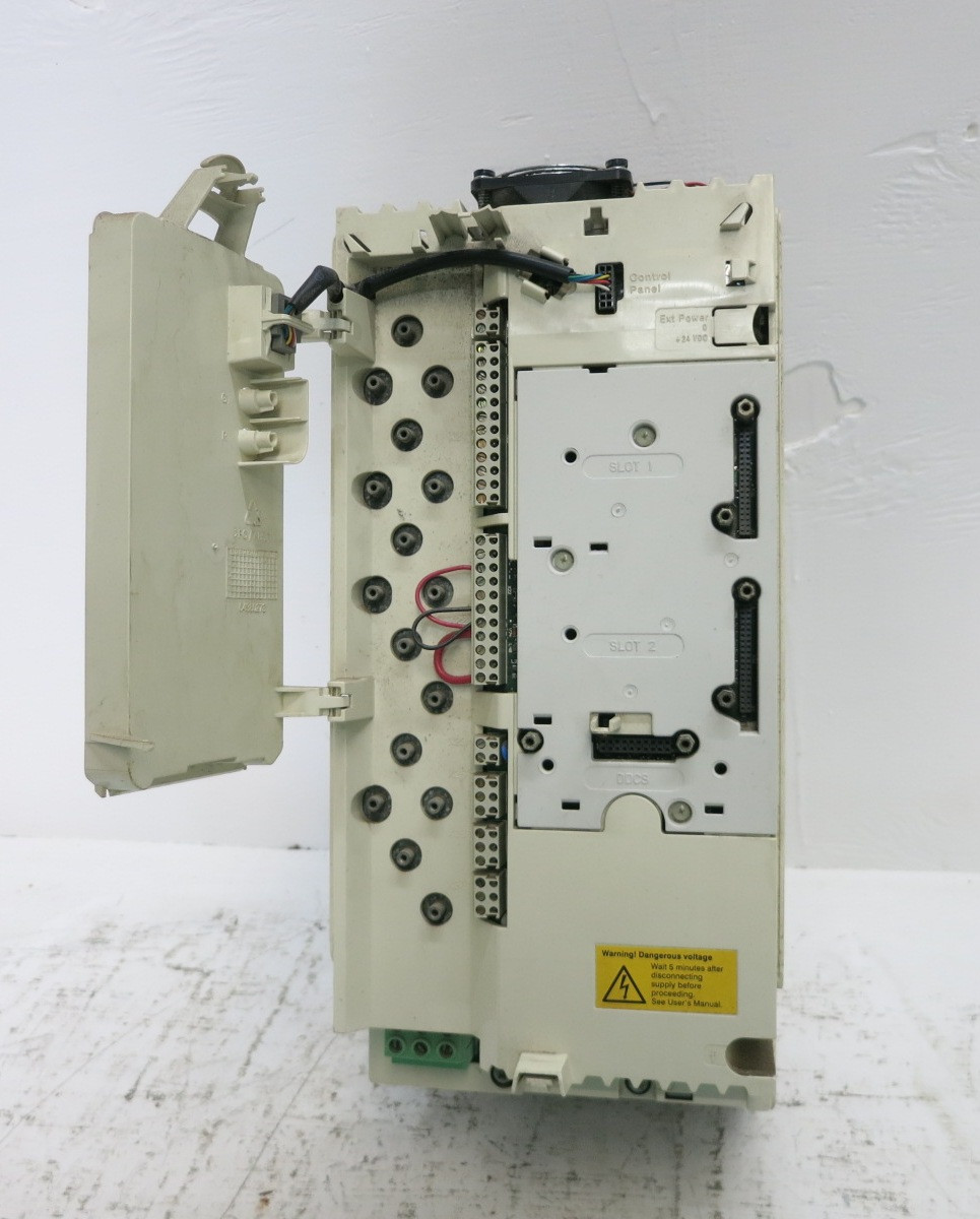 ABB ACS800-U1-0025-5 25 HP AC VS Drive ACS-800 480V VFD 380-500V 25HP ACS800 (DW7984-1)