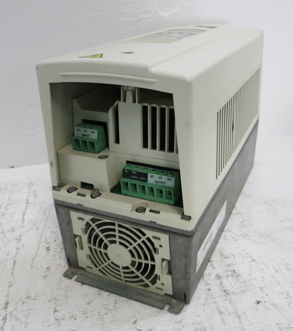 ABB ACS800-U1-0025-5 25 HP AC VS Drive ACS-800 480V VFD 380-500V 25HP ACS800 (DW7984-1)