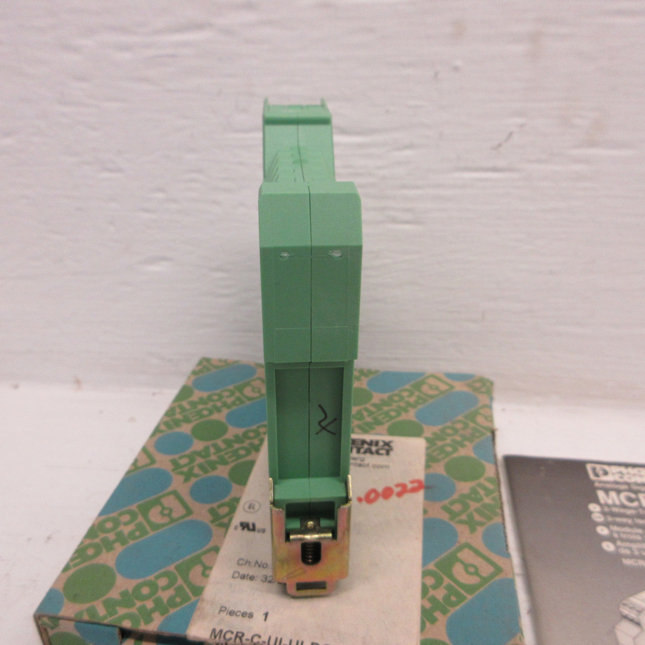 NEW Phoenix Contact MCR-C-UI-UI-DCI Contact Signal Conditioner Preconfigured NIB (AH1020-1)