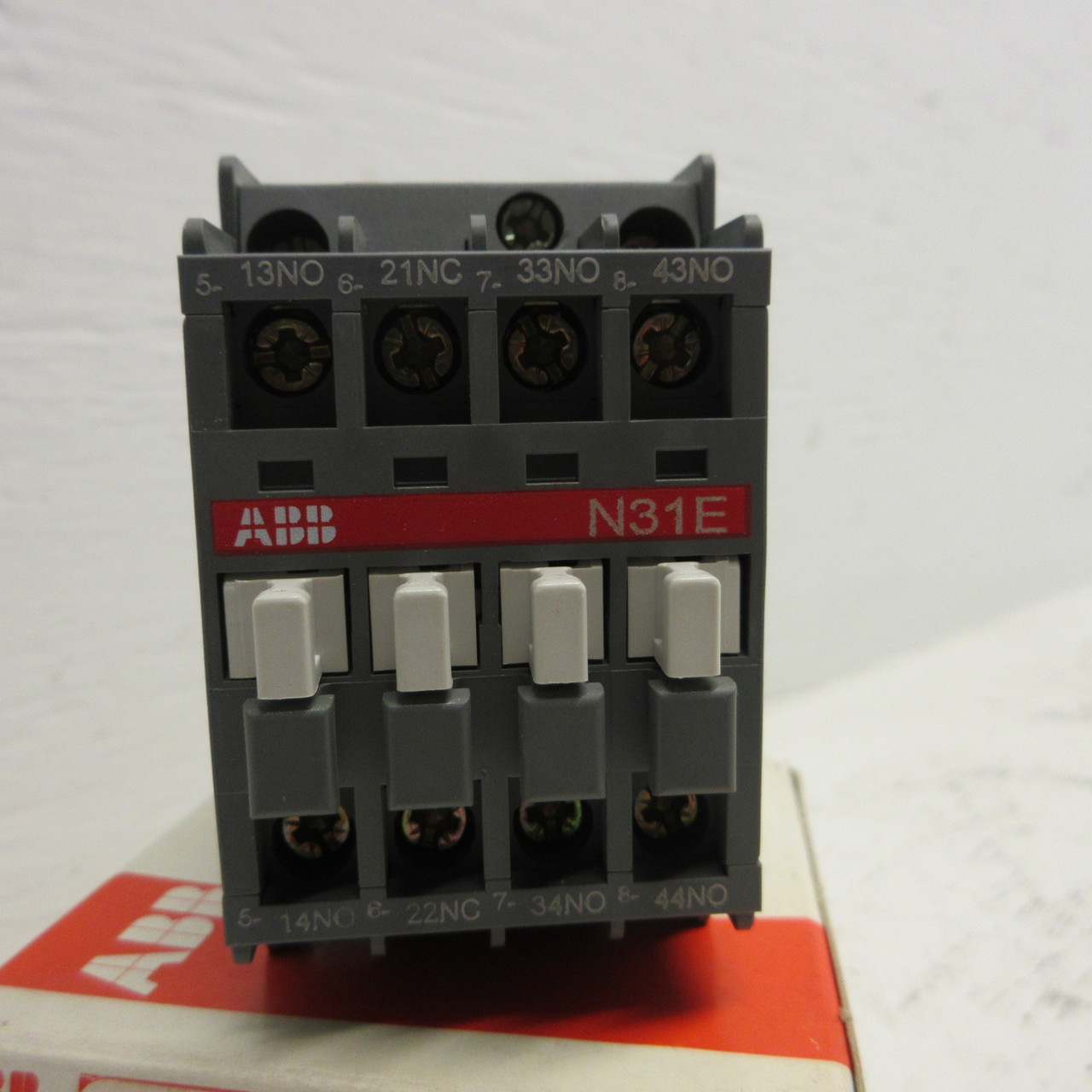 NEW ABB N31E-84 Contactor Relay 1SBH141001R8431 110/120V Coil 50/60HZ 600V NIB (AH1018-2)