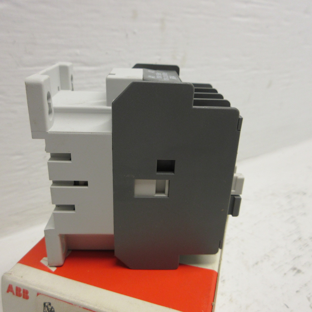 NEW ABB N31E-84 Contactor Relay 1SBH141001R8431 110/120V Coil 50/60HZ 600V NIB (AH1018-2)