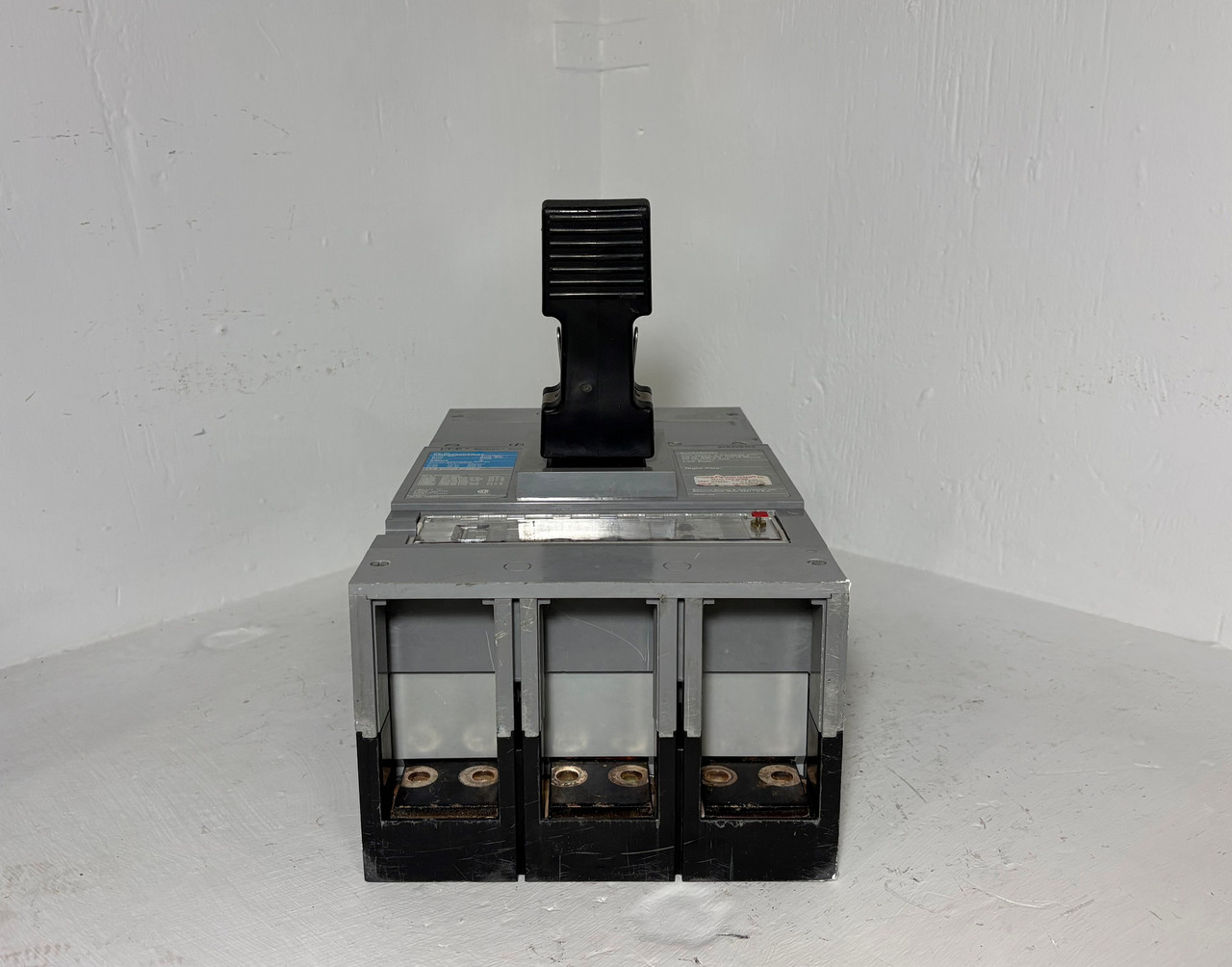 Siemens SMD69800ANGT 800A LSIG Sentron Circuit Breaker 800 Amp SMD6 3P SMD69800 (EM5851-1)