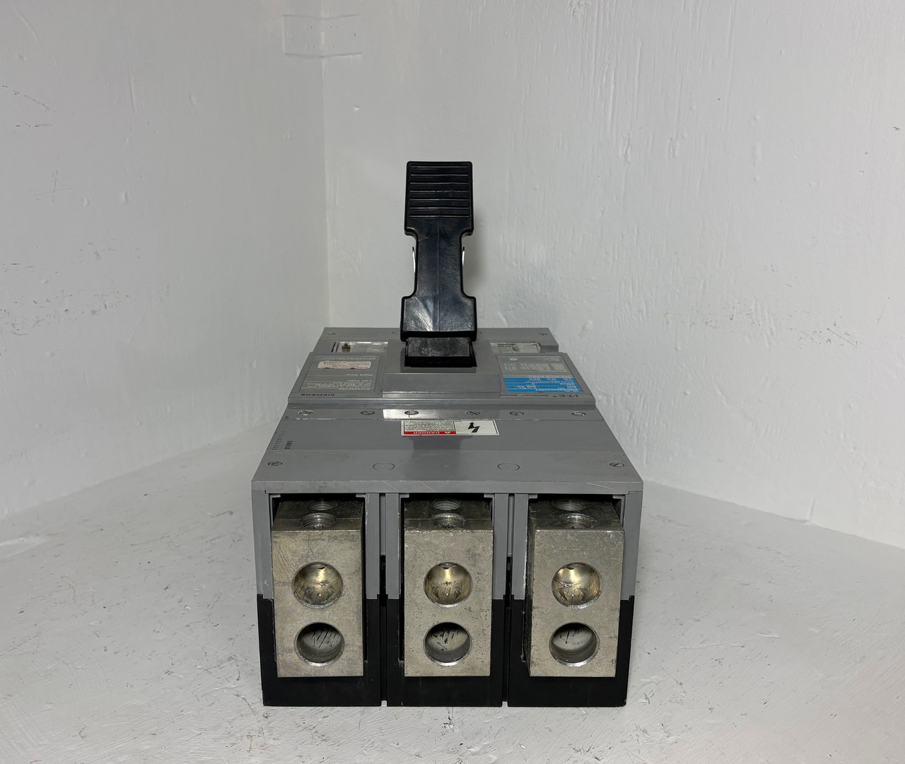Siemens SMD69800ANGT 800A LSIG Sentron Circuit Breaker 800 Amp SMD6 3P SMD69800 (EM5851-1)
