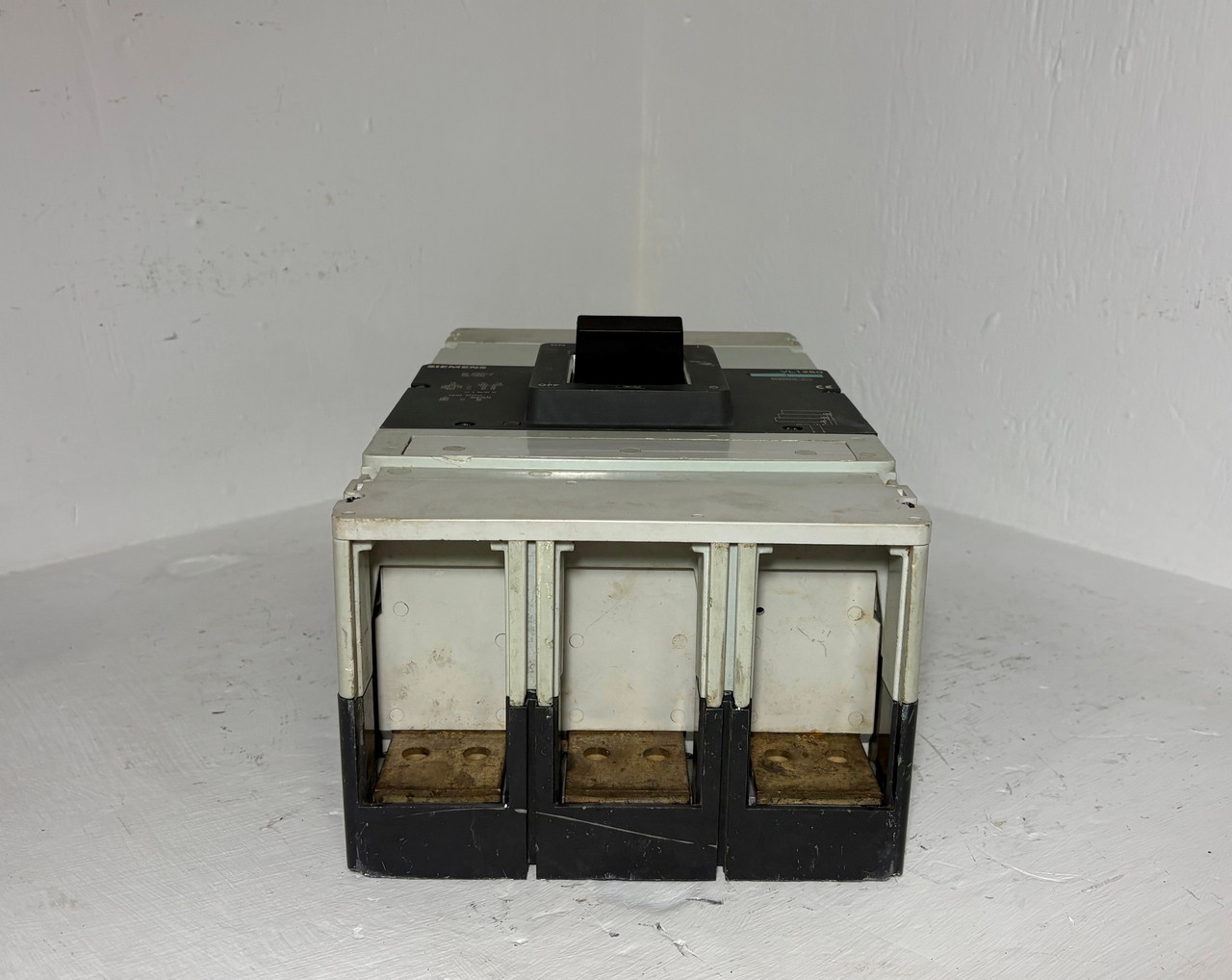 Siemens VL1250 1250A Circuit Breaker 480/600 VAC 3 Pole 1250 Amp 3P (EM5855-1)