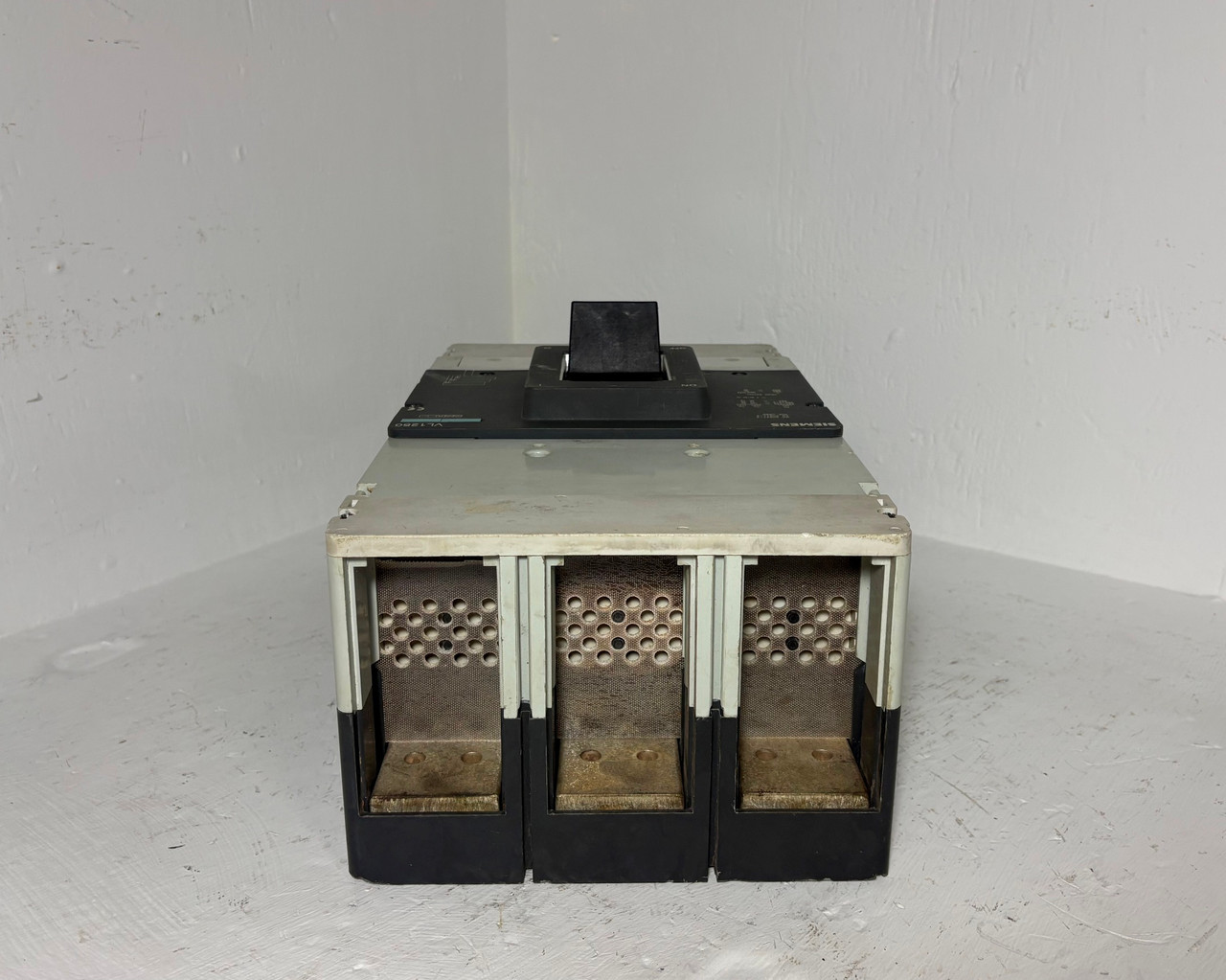 Siemens VL1250 1250A Circuit Breaker 480/600 VAC 3 Pole 1250 Amp 3P (EM5855-1)