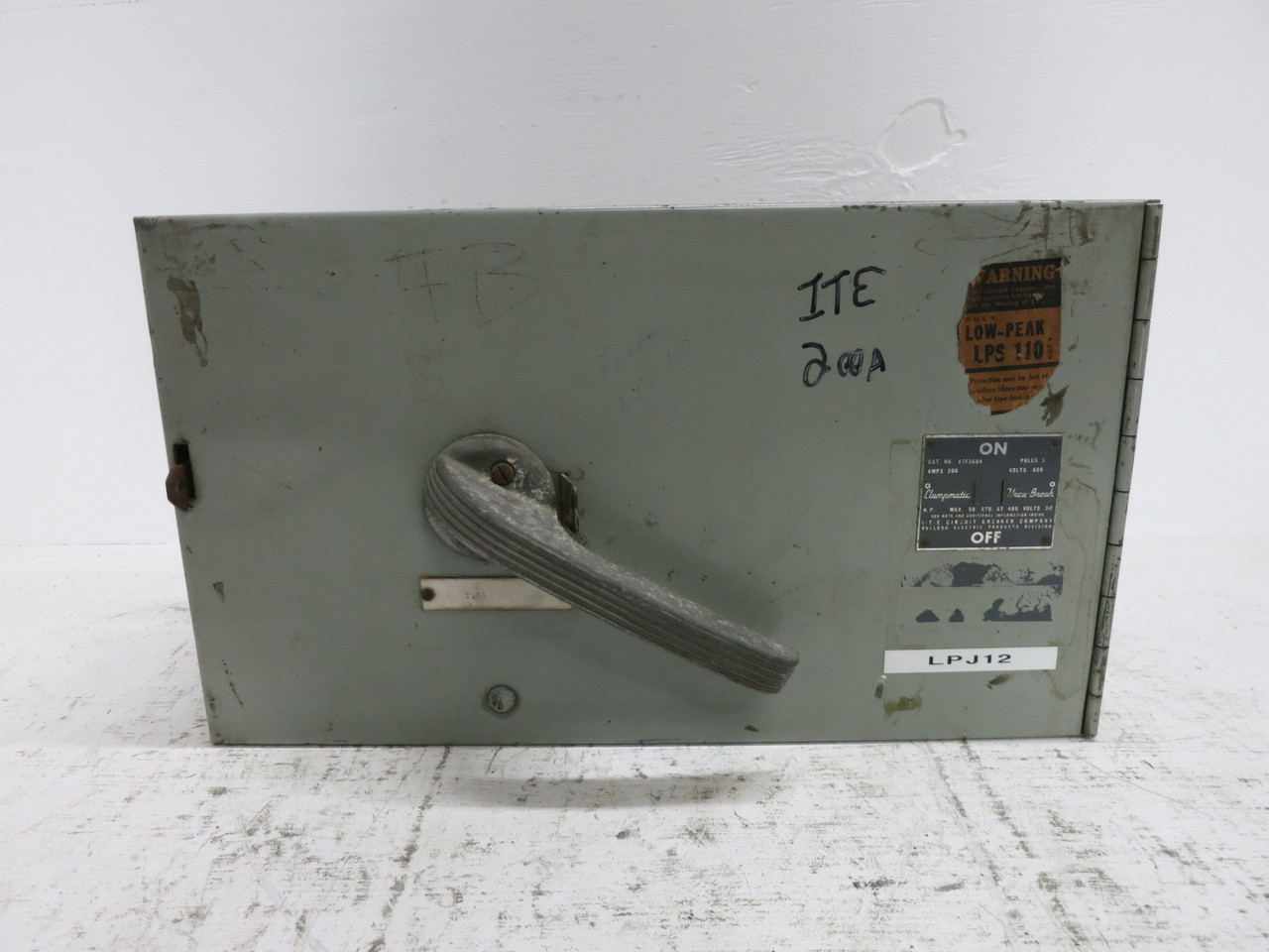 ITE V7F3604 200A 600V Fusible Vacu-Break Panelboard Switch 200 Amp Bulldog (DW8018-2)