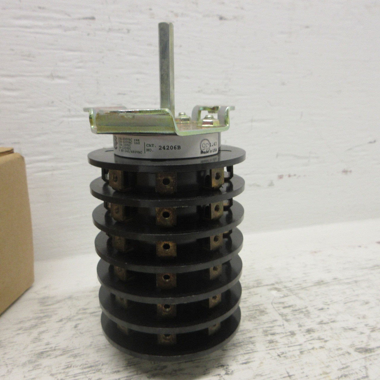 NEW Electroswitch 24206B Rotary Switch Series 24 20A 600V Auto-Manual 242O6B NIB (AH1085-1)