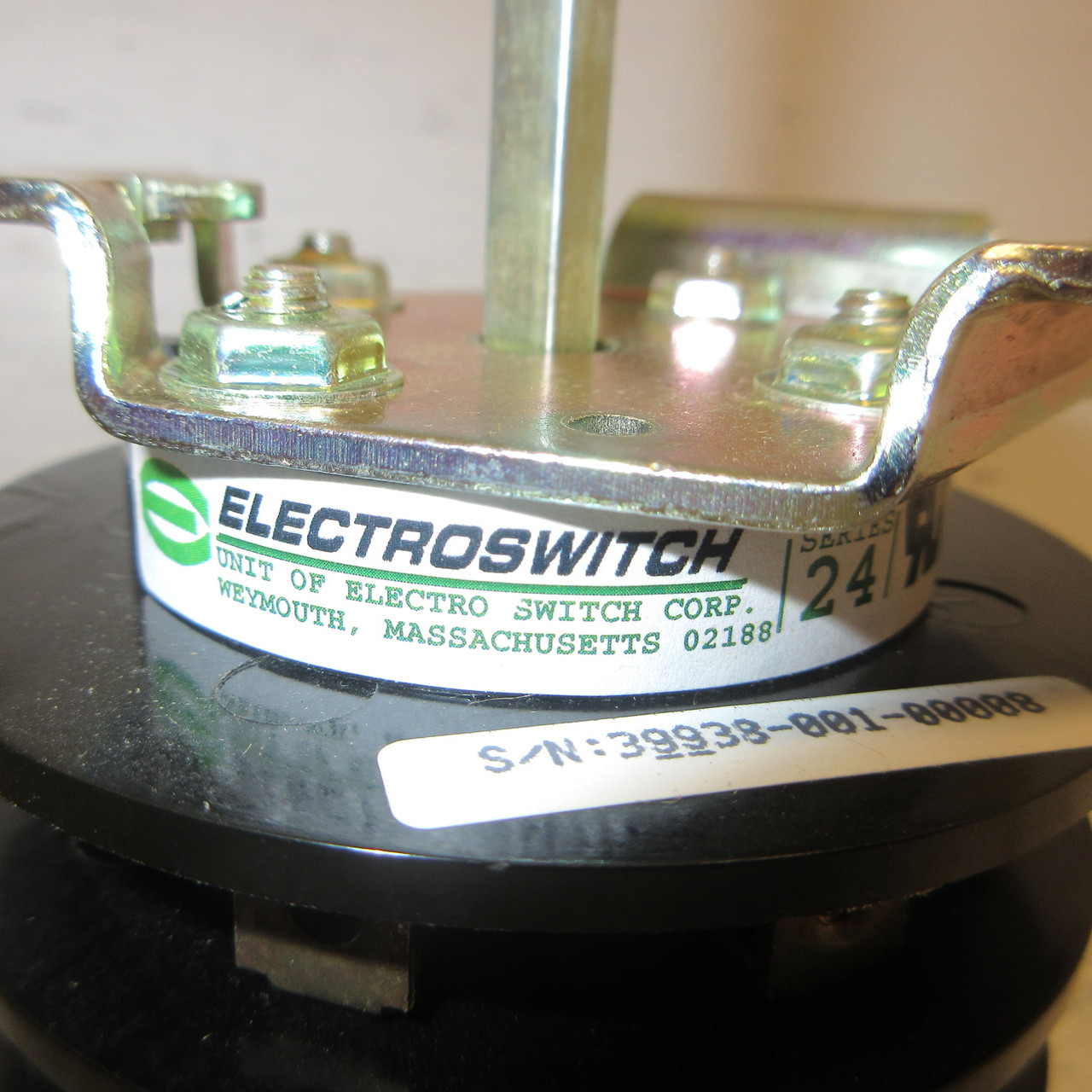 NEW Electroswitch 24206B Rotary Switch Series 24 20A 600V Auto-Manual 242O6B NIB (AH1085-1)