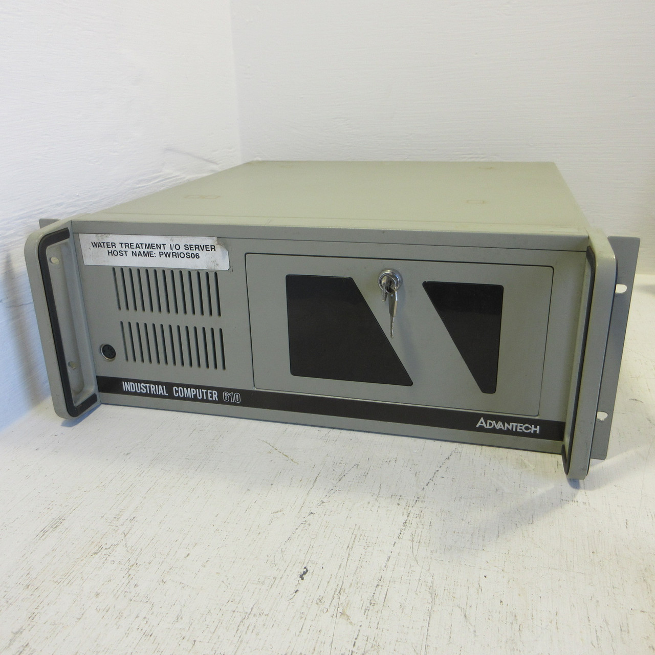Advantech IPC-610P4-260 Industrial Computer 610 Factory System IPC610P4260 w Key (AH1086-3)