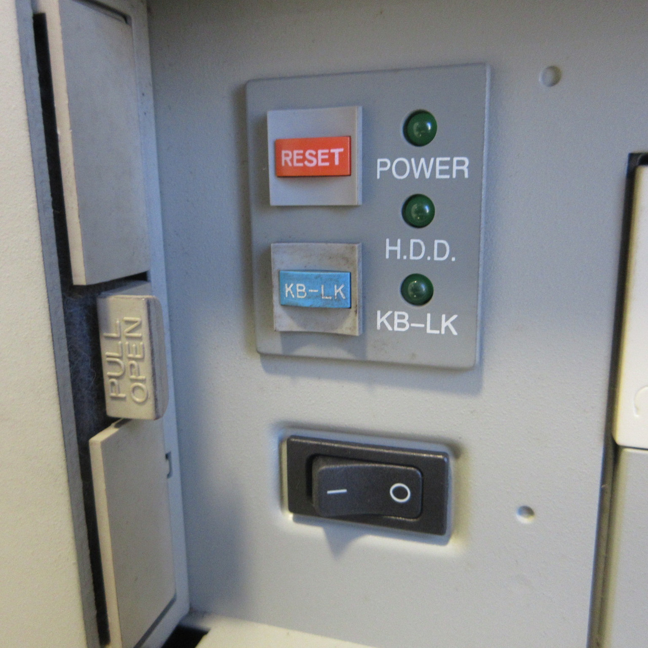 Advantech IPC-610P4-260 Industrial Computer 610 Factory System IPC610P4260 w Key (AH1086-3)