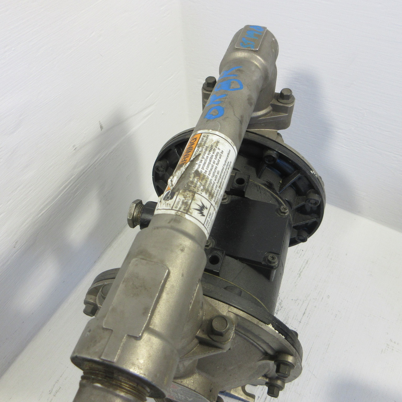 Graco D74311 Diaphragm Pump Husky 1040 120 PSI 8.4 Bar 42-159 Max GPM 14F07D Ser (AH1095-1)