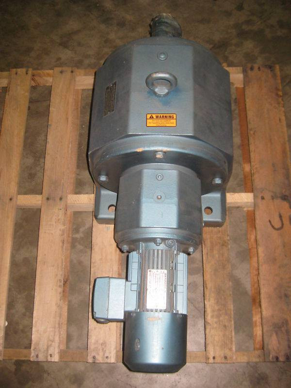 Sew Eurodrive R102R73D 1HP Ratio:689 Gear Reducer NEW (EBI3643-1)