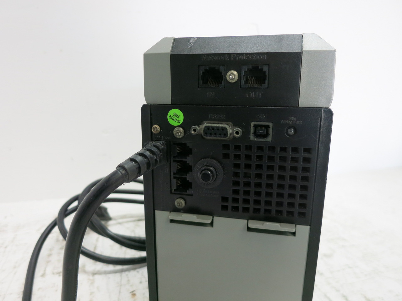 Belkin F6C1100-UNV Uninterruptable Power Supply Battery Backup UPS 1100 VA Surge (DW8034-1)