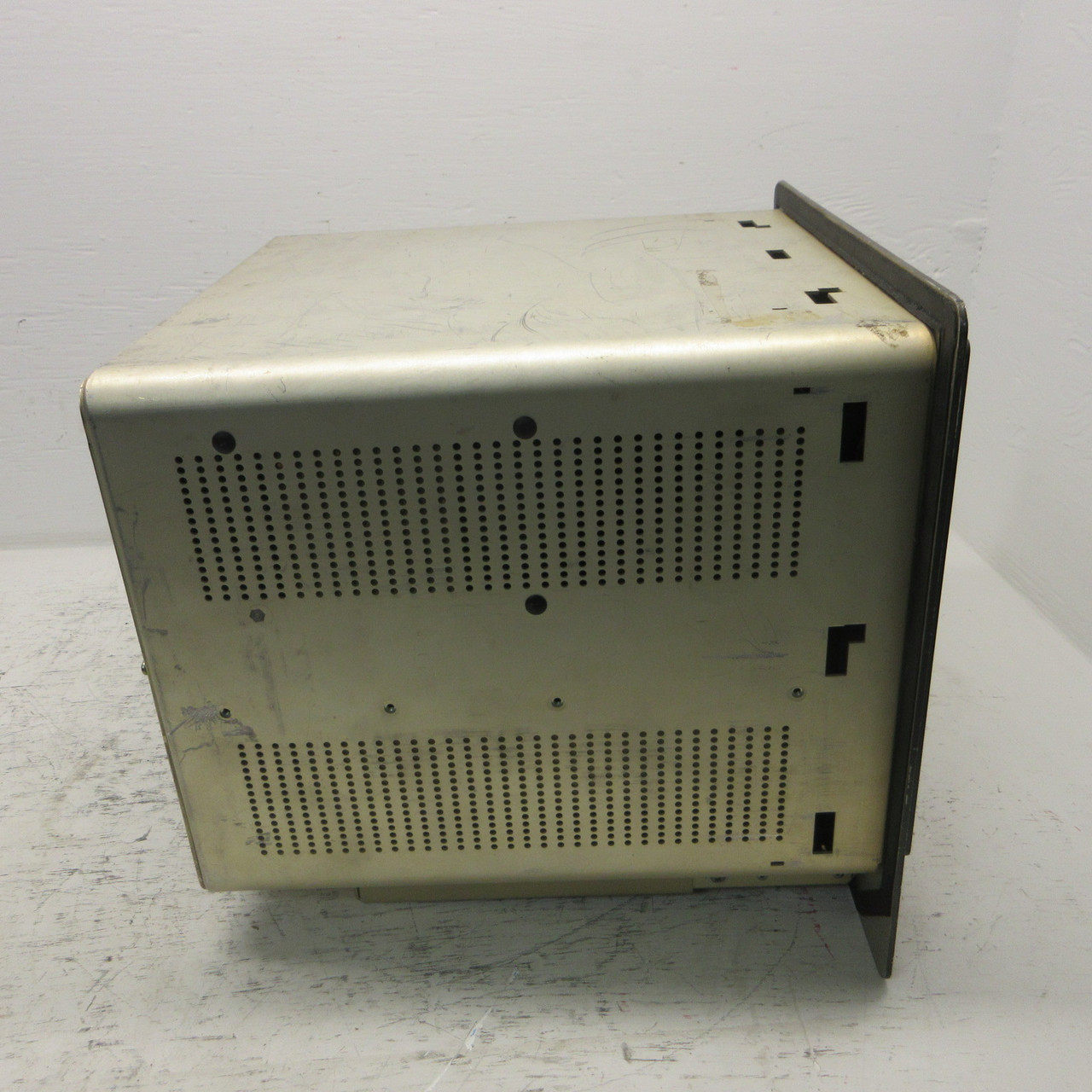 Fluke Model 1051 Operator Interface Touchscreen Monitor 11.5" Color 110 VAC 1O51 (AH1096-1)