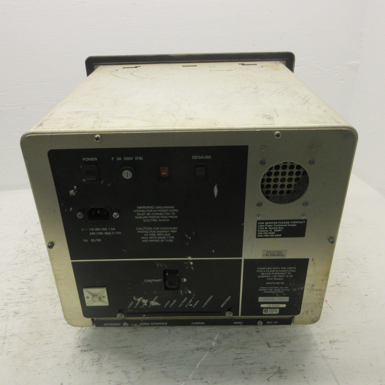 Fluke Model 1051 Operator Interface Touchscreen Monitor 11.5" Color 110 VAC 1O51 (AH1096-1)