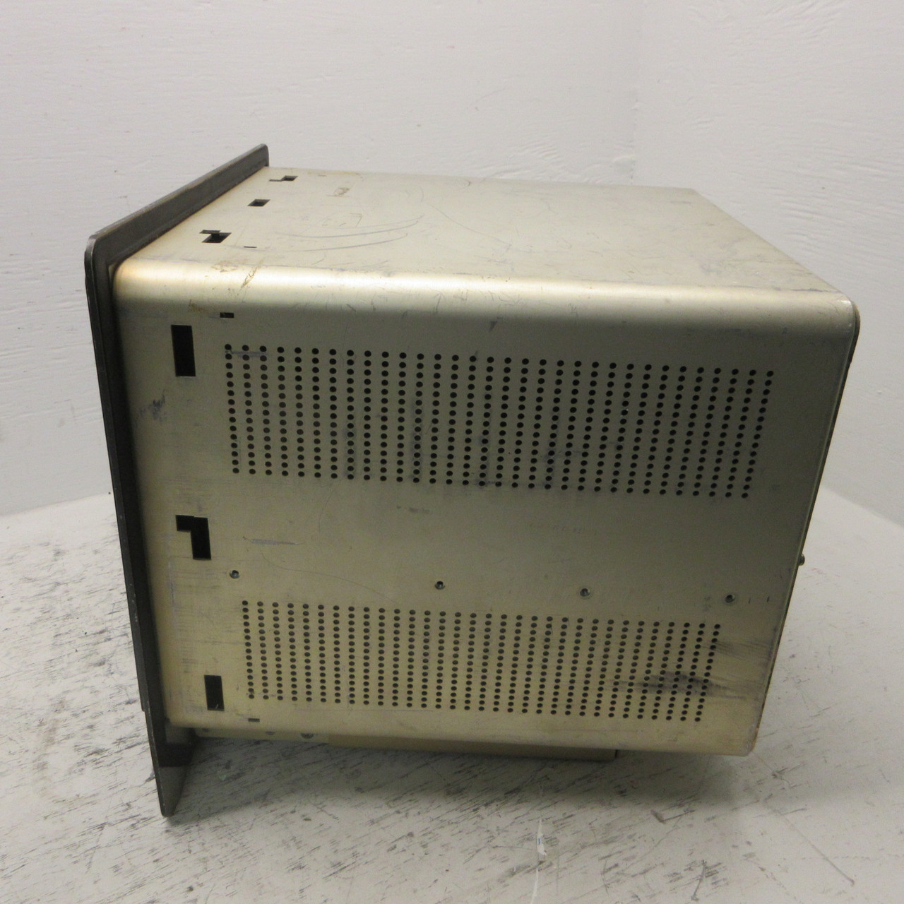 Fluke Model 1051 Operator Interface Touchscreen Monitor 11.5" Color 110 VAC 1O51 (AH1096-1)