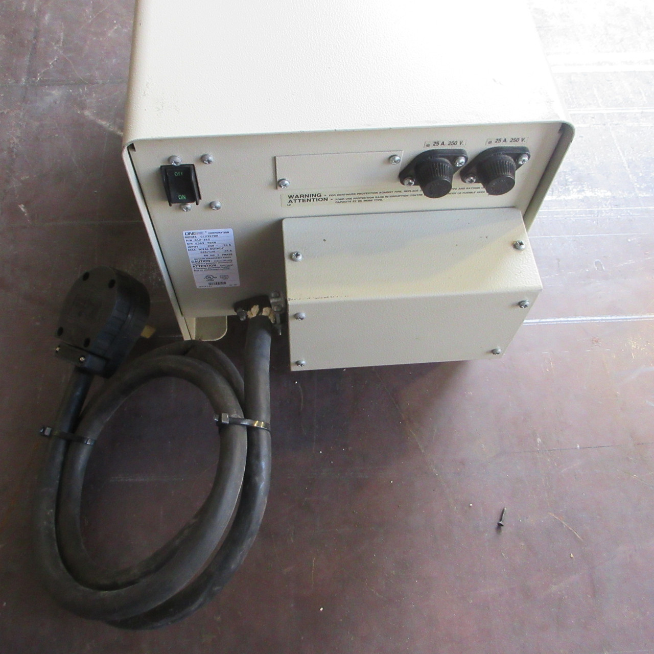 ONEAC CC2357HW Power Conditioner CC2357 012-162 In: 240V~24A Out: 240V/120V~24A (AH1102-1)