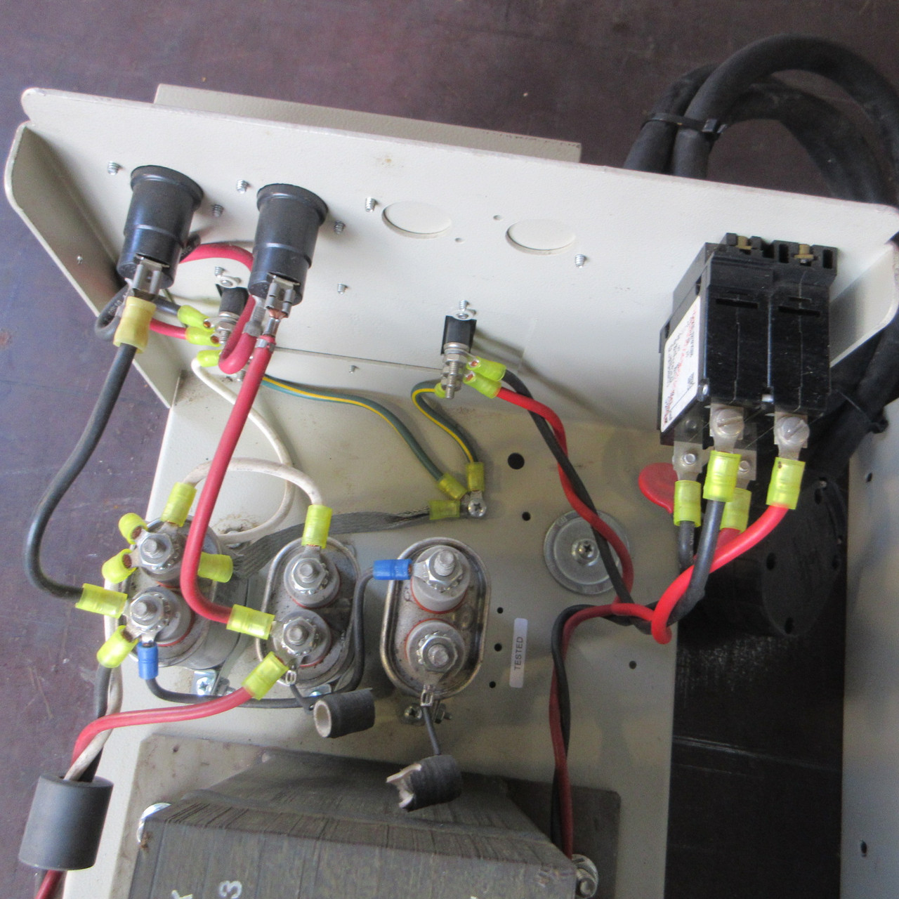 ONEAC CC2357HW Power Conditioner CC2357 012-162 In: 240V~24A Out: 240V/120V~24A (AH1102-1)