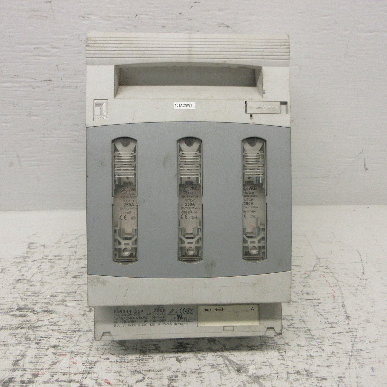 Rittal SV9344.110 Fused Disconnect Switch 250A 690V Distribution Fused Isolator (AH1100-1)