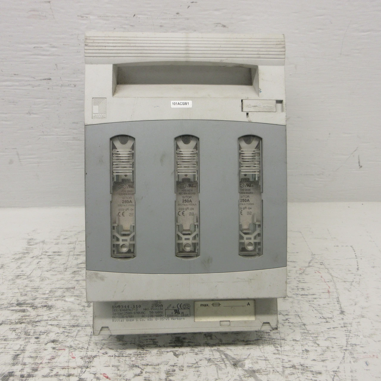 Rittal SV9344.110 Fused Disconnect Switch 250A 690V Distribution Fused Isolator (AH1100-1)