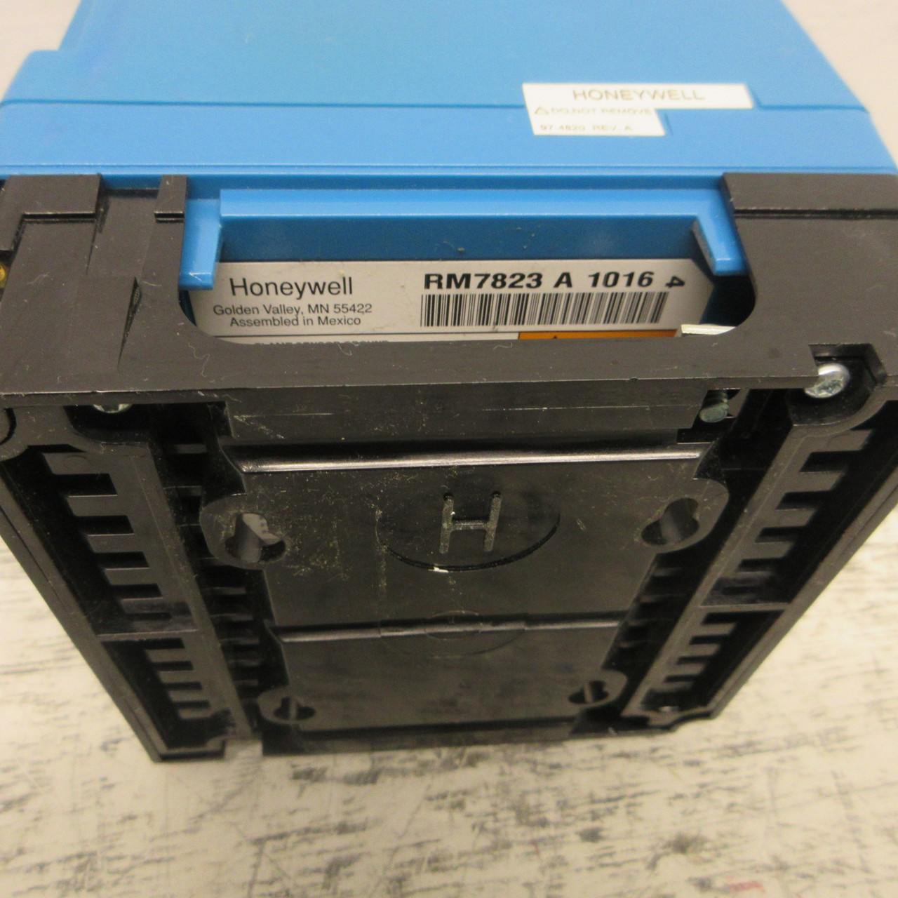 Honeywell RM7823-A-1016-4 Burner Control Module PLC Flame Detector Relay 7800 (AH1112-1)