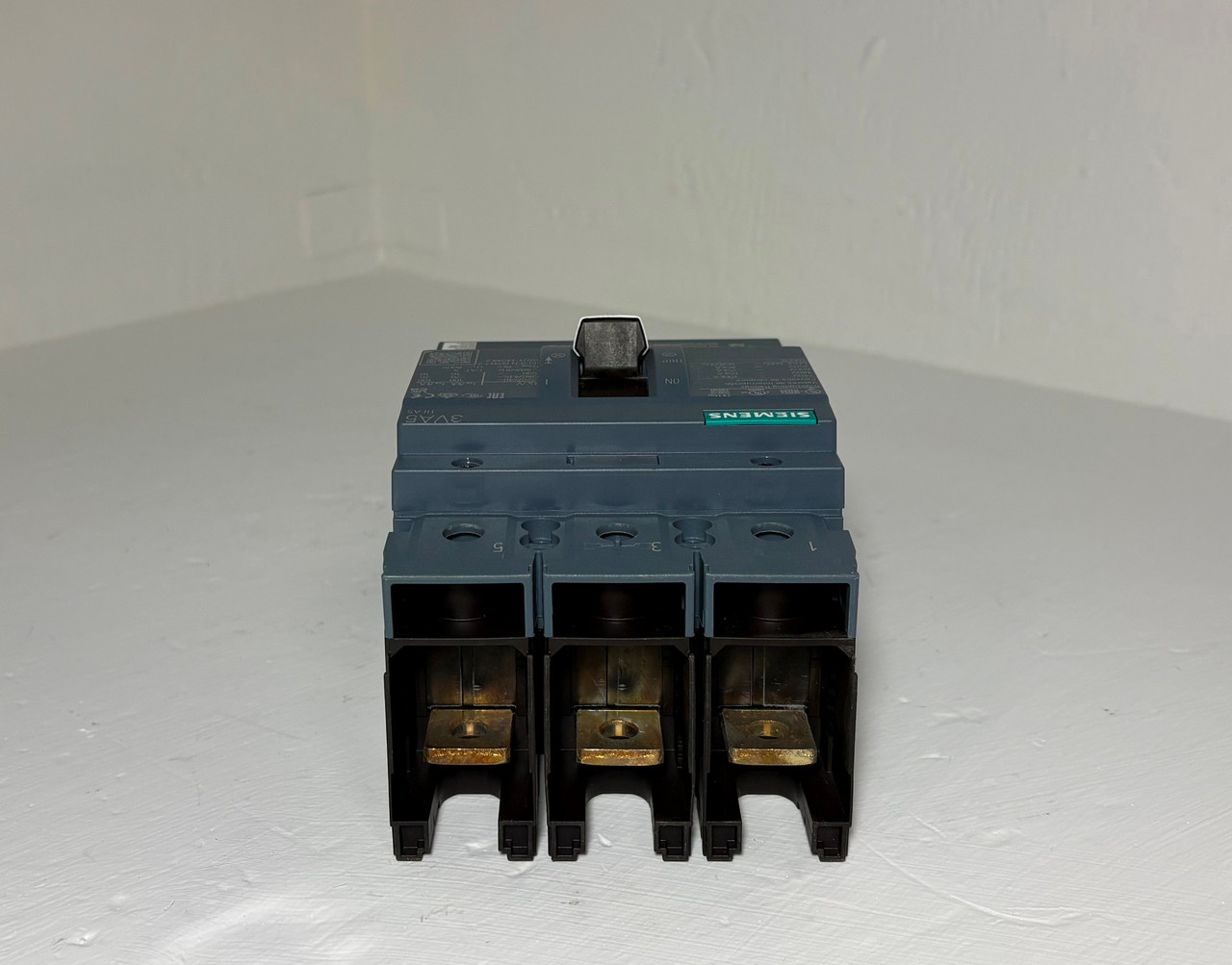 NEW Siemens 3VA5 250A Circuit Breaker 3VA5215-6ED31-0AA0 w 150 Amp Trip 250H NNB (EM5872-1)