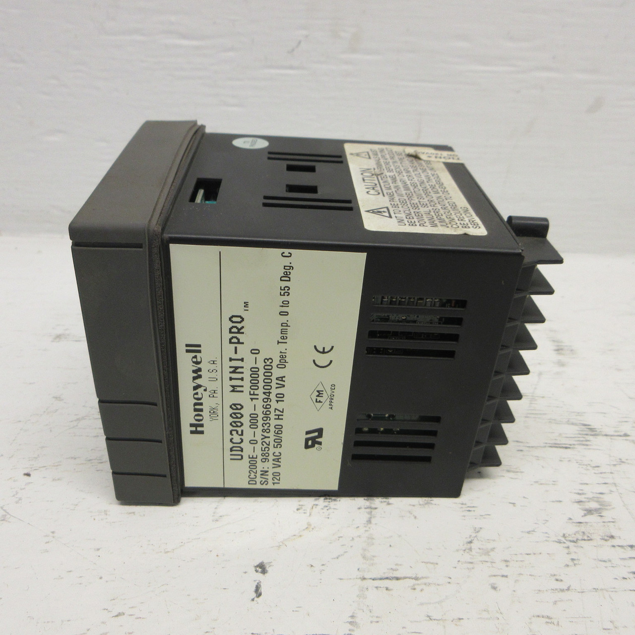 Honeywell DC200E-0-000-1F0000-0 Temperature Controller UDC2000 Mini-Pro 120VAC (AH1015-1)