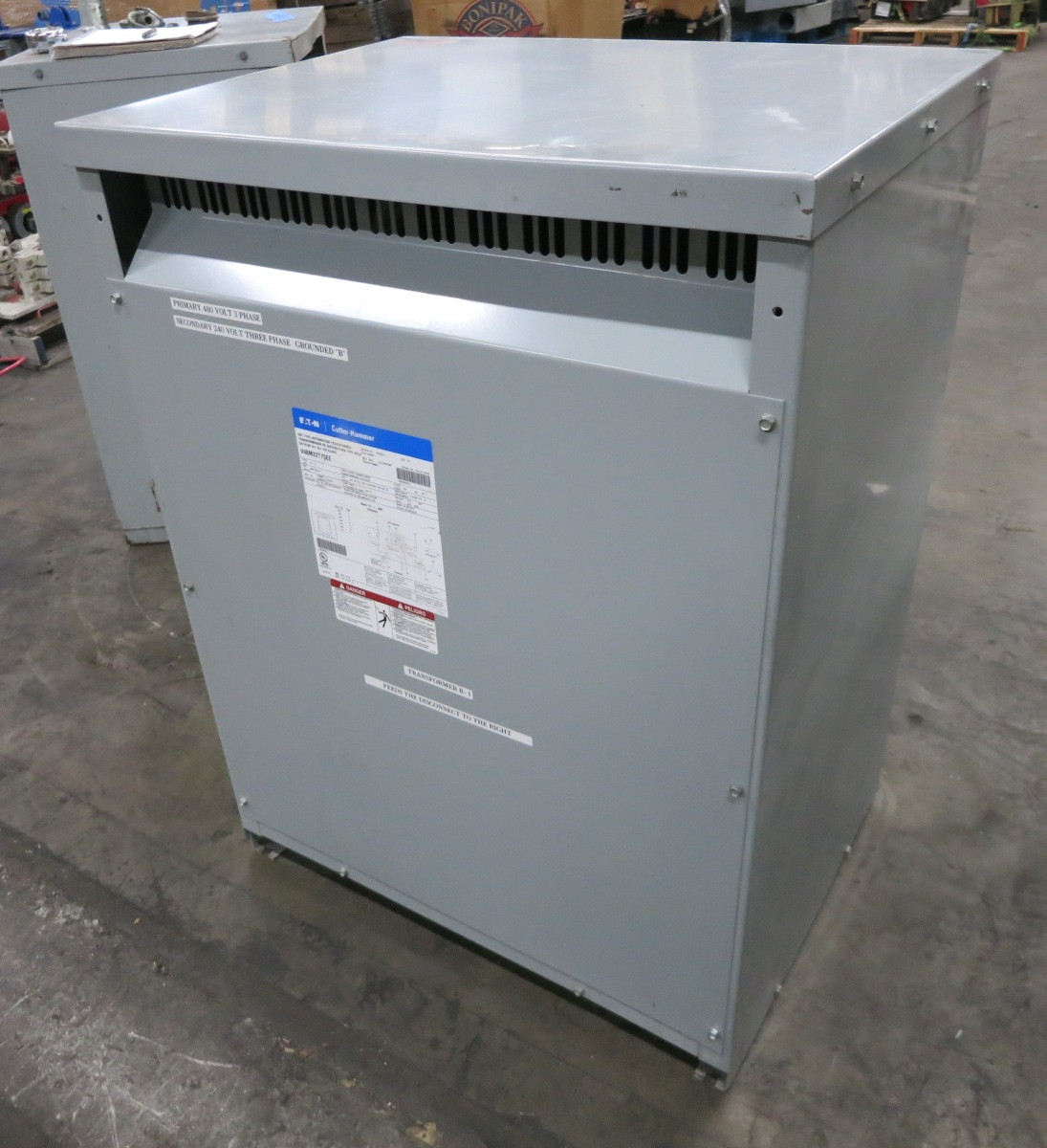 Eaton 75 kVA 480 Delta - 240 Delta V 3PH Dry Type Transformer 480V to 240V DT-3 (DW8067-1)