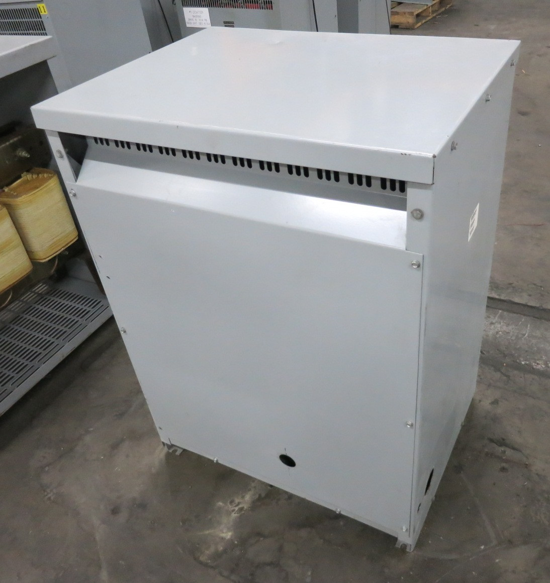 Eaton 75 kVA 480 Delta - 240 Delta V 3PH Dry Type Transformer 480V to 240V DT-3 (DW8067-1)