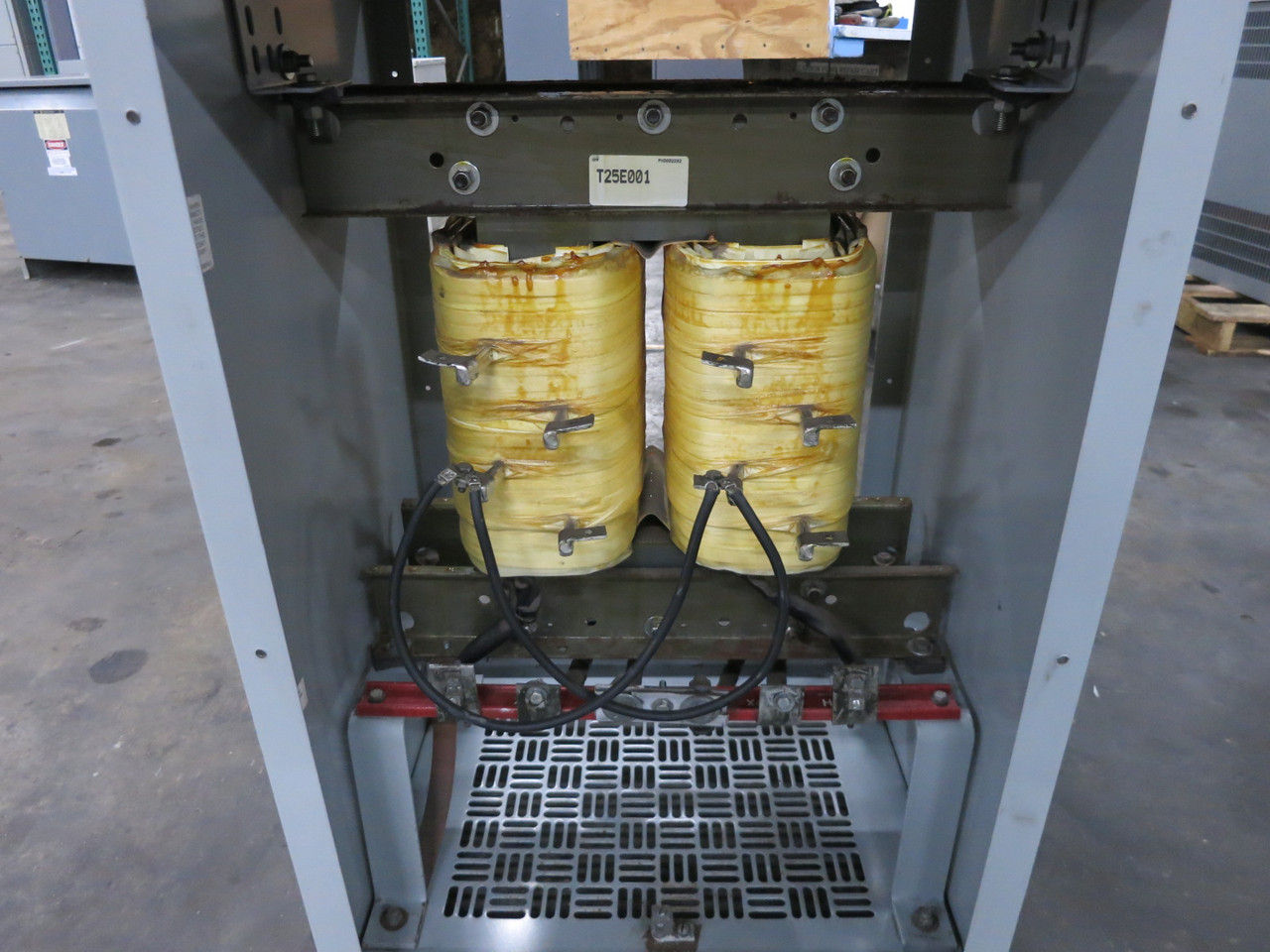 Eaton 25 kVA 240x480 to 120/240 V 1PH Dry Type Transformer T20P11S25EE 480V (DW8066-1)