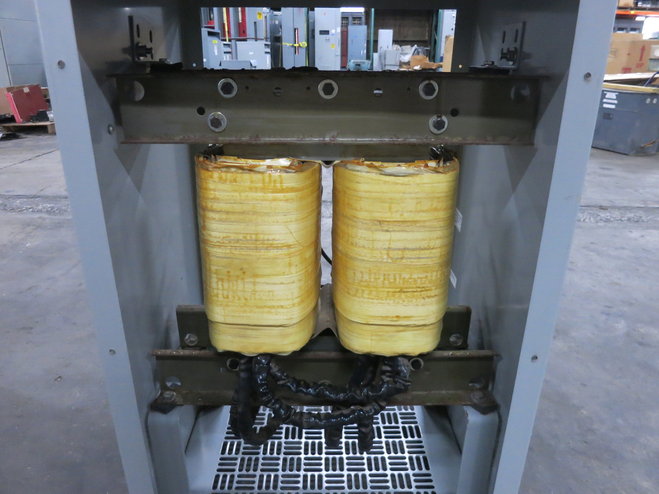 Eaton 25 kVA 240x480 to 120/240 V 1PH Dry Type Transformer T20P11S25EE 480V (DW8066-1)