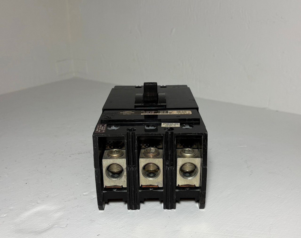 Square D KAP36225 225A Circuit Breaker Black Type KAL 480/600V 3 Pole 225 Amp (EM5888-1)