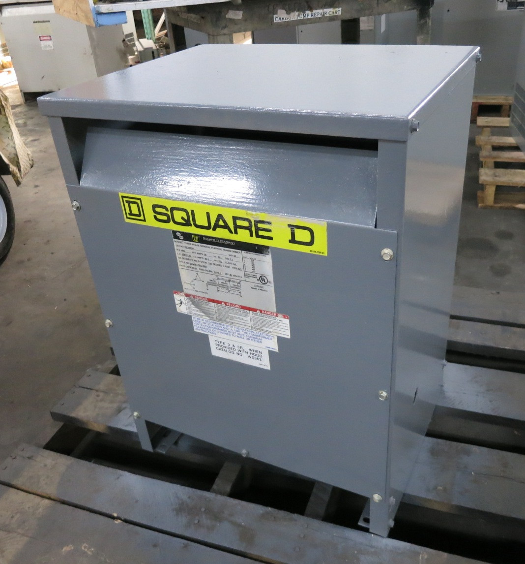 Square D 30 kVA 480 Delta to 208Y/120 V 3PH Dry Type Transformer EE30T3H 30T3H (DW8075-1)
