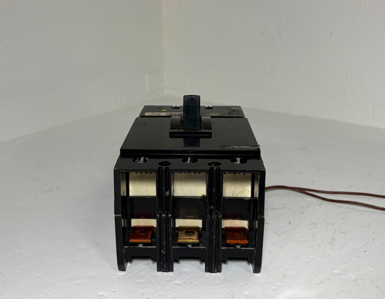 Square D KAP362251121 225A Circuit Breaker Black w/ UVR KAL 3P KAP36225 225 Amp (EM5891-1)
