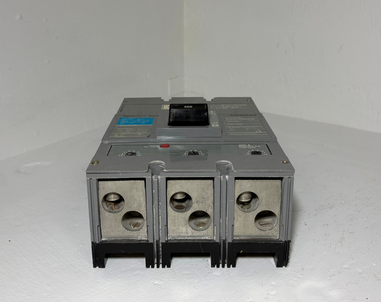 Siemens JXD63B300 300A Sentron Circuit Breaker Type JXD6-A 300 Amp ITE 600V 3P (EM5893-2)