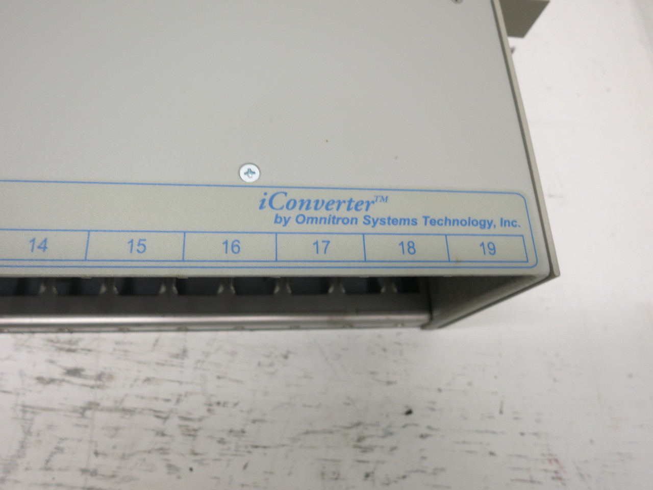 Omnitron 8205-2 iConverter Triple-Power-Redundant Power Chassis 19 Slot OST Rack (DW8080-1)