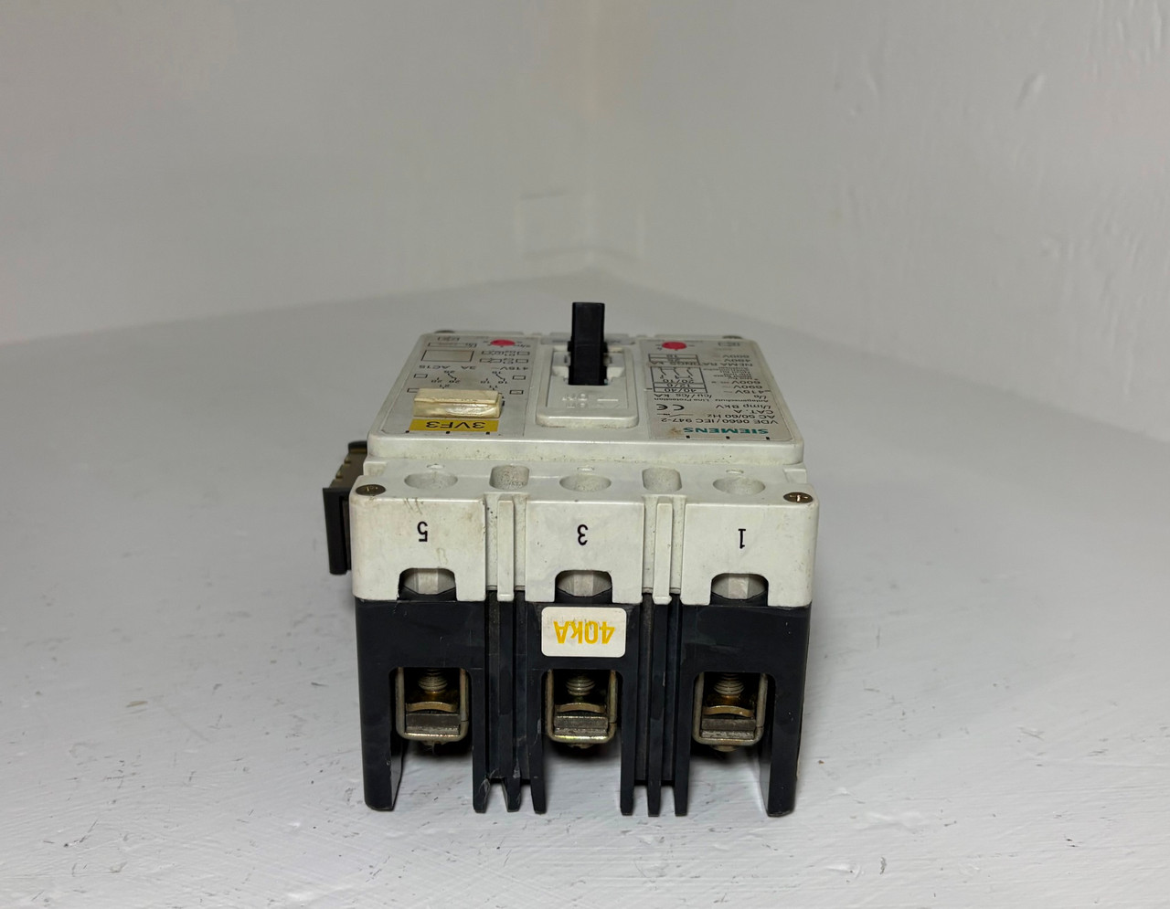 Siemens 3VF3 160A Circuit Breaker w/ Aux 3VF3211-1BW41-0AB2 600V 3 Pole 160 Amp (EM5894-1)
