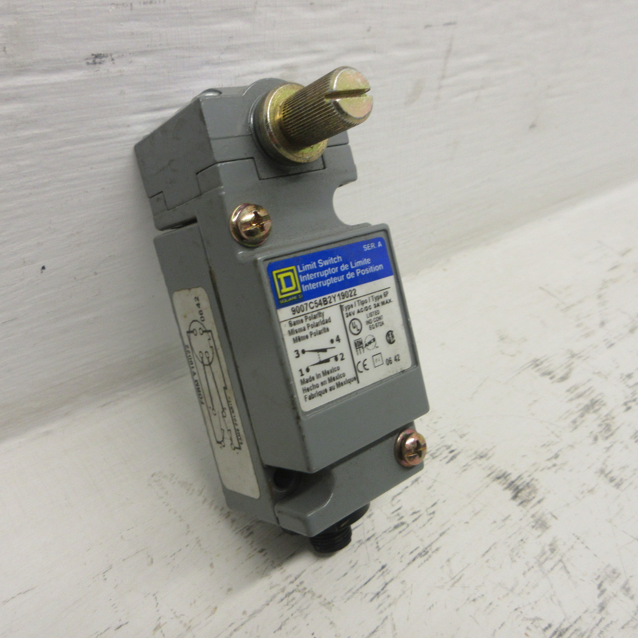 Image of Square D 9007C54B2Y19022 Limit Switch Series A Type 6P 24VAC 3A 9007-C54B2Y19022
