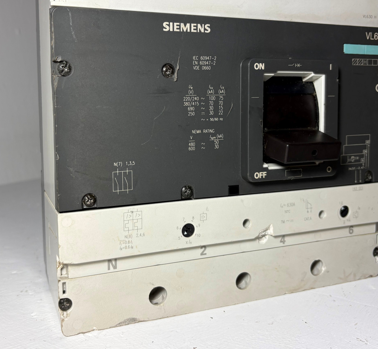 Siemens VL630 H 630A 4P Circuit Breaker 3VL5763-2AA46-0AA0 4 Pole 630 Amp flaw (EM5899-2)