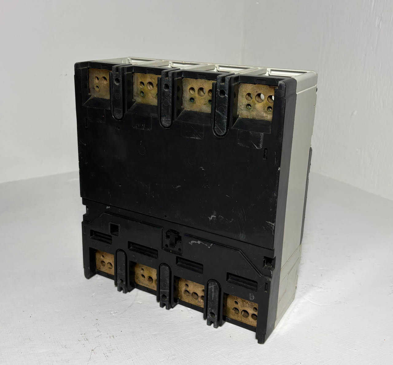Siemens VL630 H 630A 4P Circuit Breaker 3VL5763-2AA46-0AA0 4 Pole 630 Amp flaw (EM5899-2)