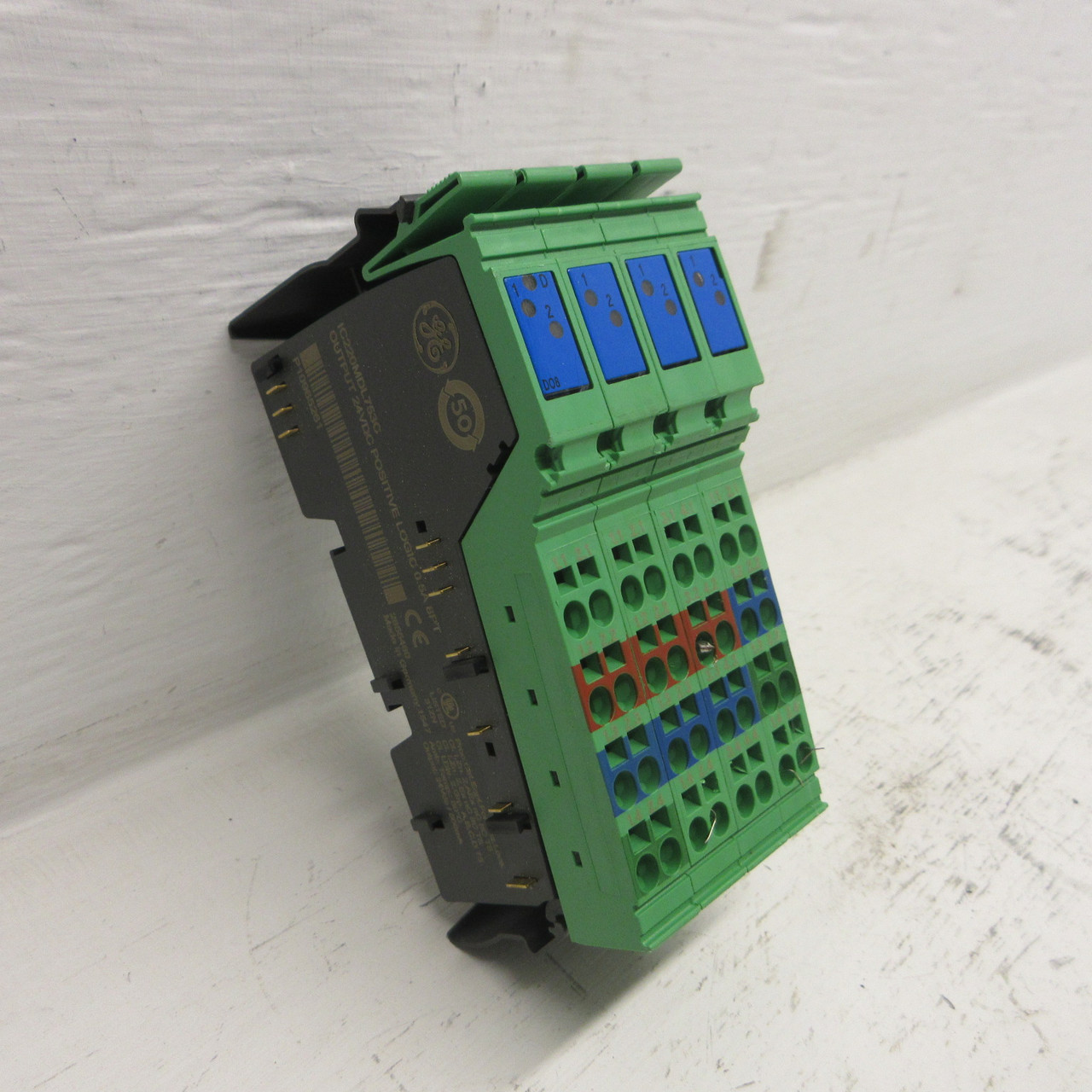 Image of GE General Electric IC220MDL753C Input 24VDC Positive Logic 0.5A 8PT Module PLC