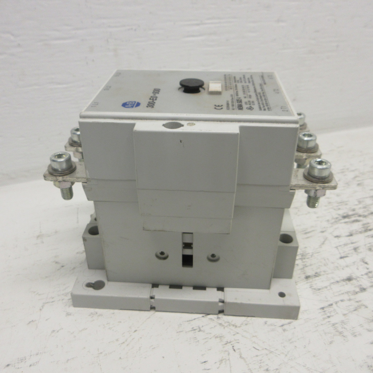 Allen Bradley 300-E0*930 Size 4 Motor Contactor 100 HP 600VAC 135A 3PH 300-E0930 (AH1126-1)