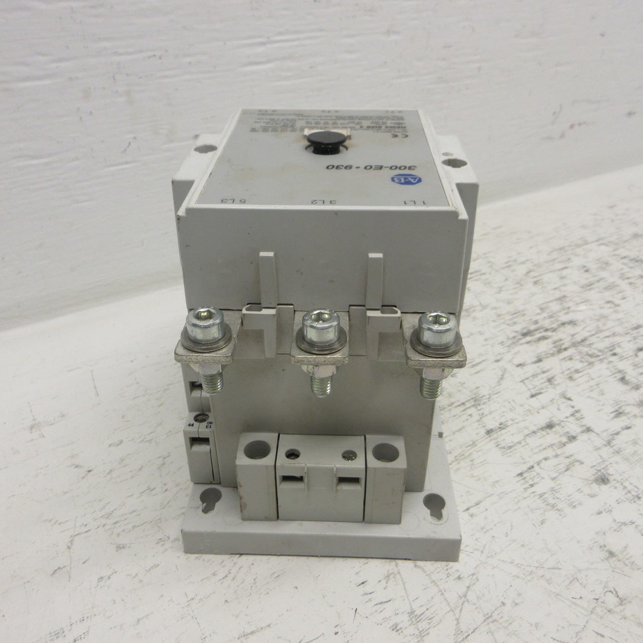Allen Bradley 300-E0*930 Size 4 Motor Contactor 100 HP 600VAC 135A 3PH 300-E0930 (AH1126-1)