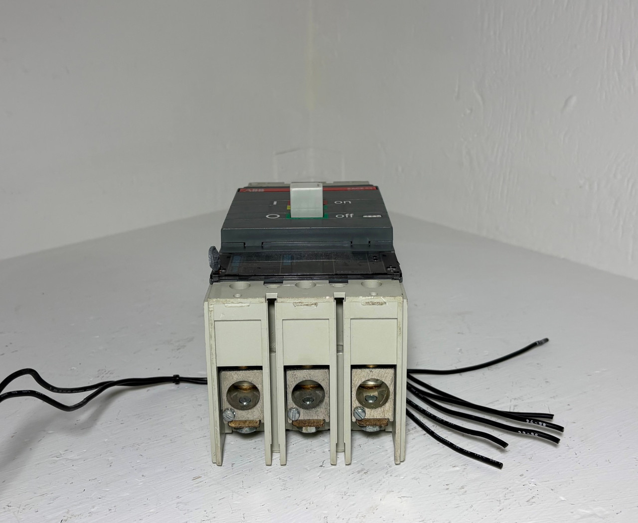 ABB S4H 250A SACE S4 Circuit Breaker w/ 120V Shunt & Aux 3 Pole 250 Amp PR211 (EM5901-1)