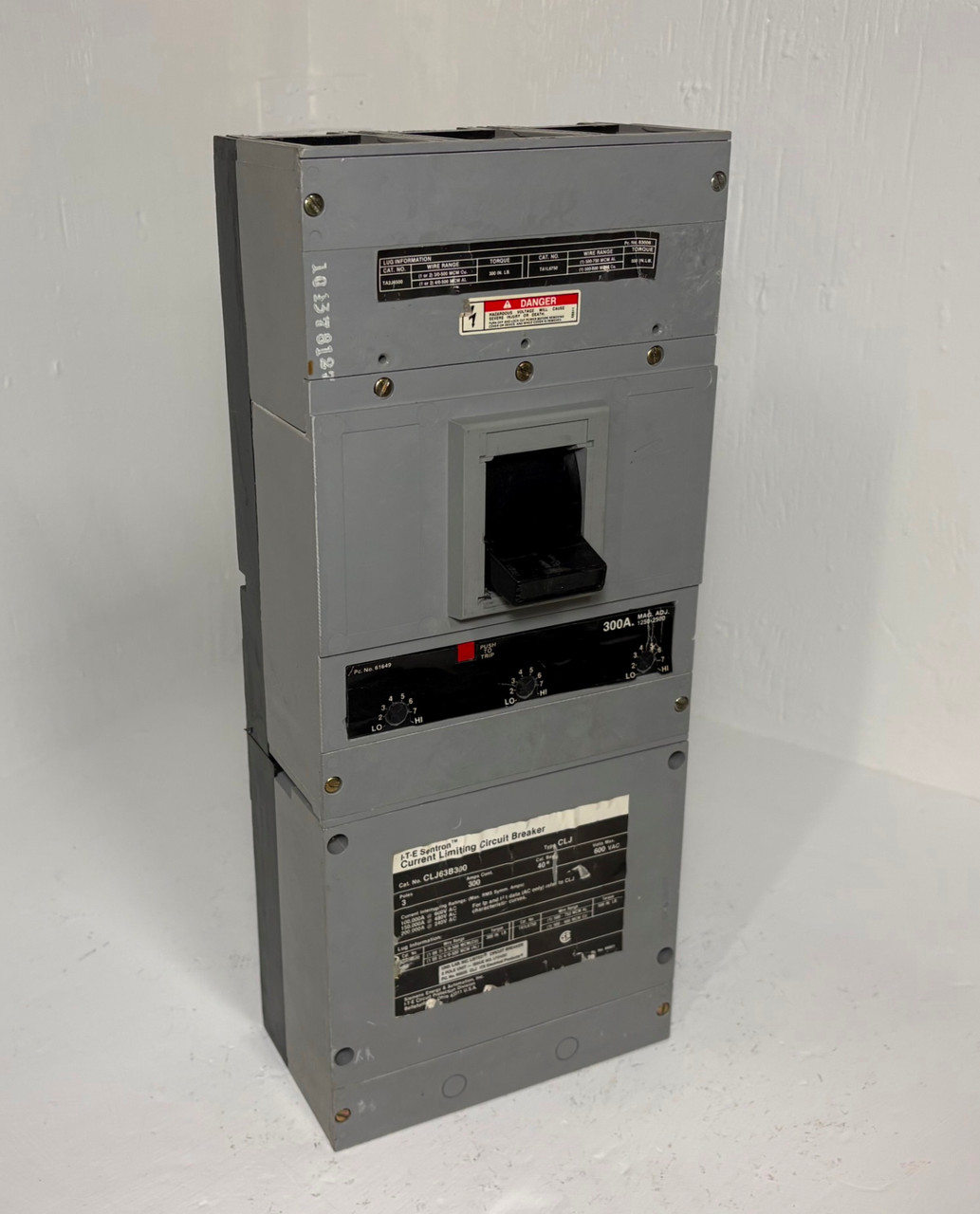 ITE CLJ63B300 300A Current Limiting Circuit Breaker Type CLJ 3P Siemens 300 Amp (EM5902-1)