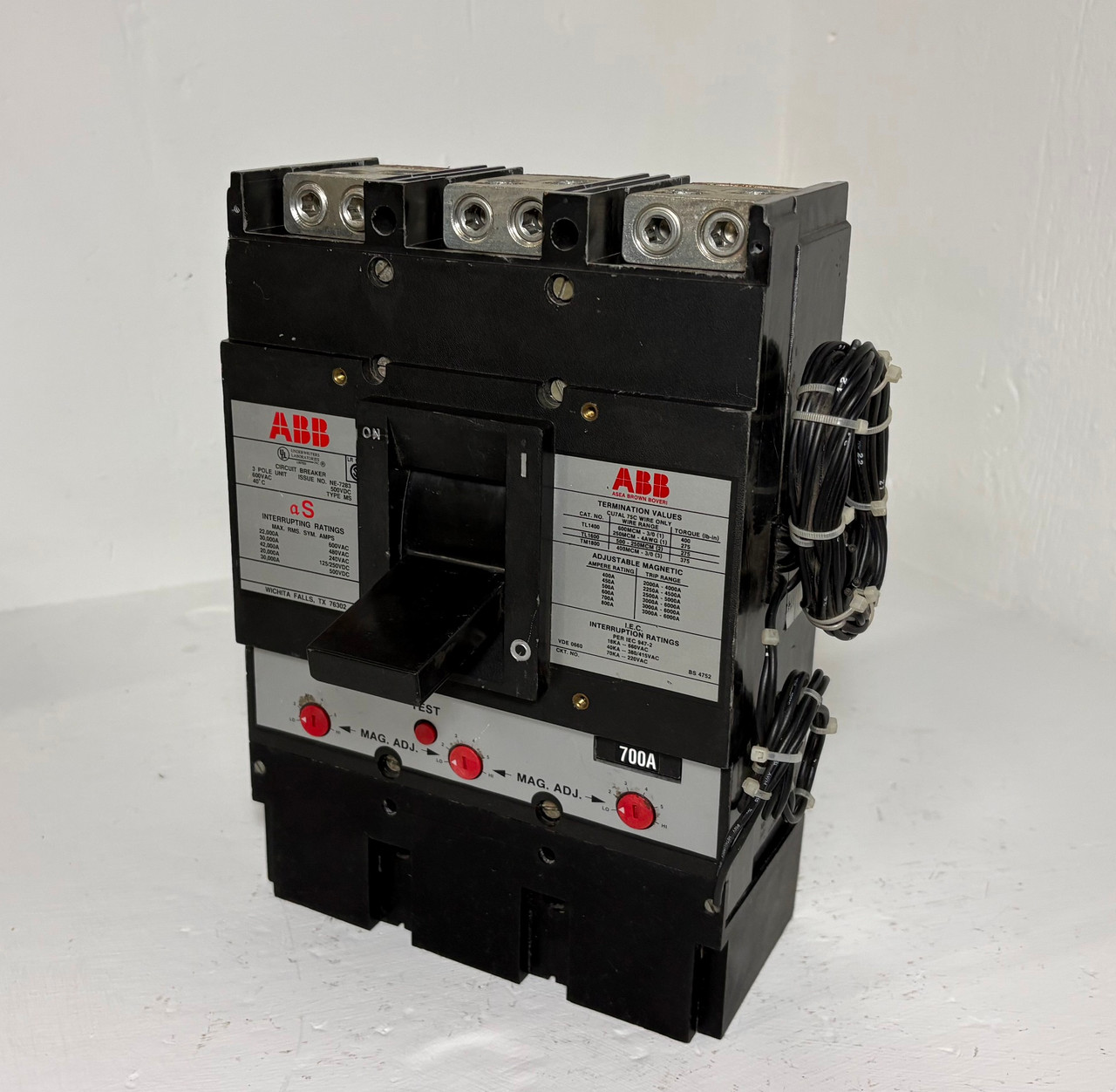 ABB 700A NE-7283 aS Circuit Breaker Aux & UVR 3 Pole Type MS 600V NE7283 700 Amp (EM5903-1)