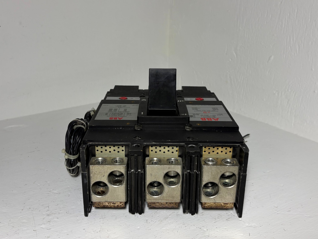 ABB 700A NE-7283 aS Circuit Breaker Aux & UVR 3 Pole Type MS 600V NE7283 700 Amp (EM5903-1)
