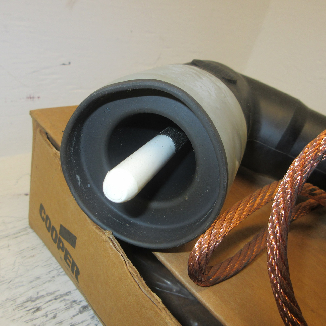 NEW Cooper RTE 3238018C15M 15KV Class Arrester Elbow 12.7 KV MCOV 8.3/14.4KV NIB (AH1136-2)