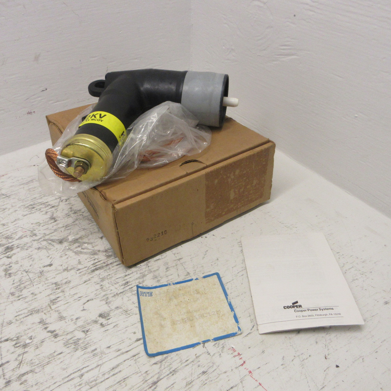 Image of NEW Cooper RTE 3238018C12M 12KV Arrester Elbow 10.2 KV MCOV 8.3/14.4KV NIB