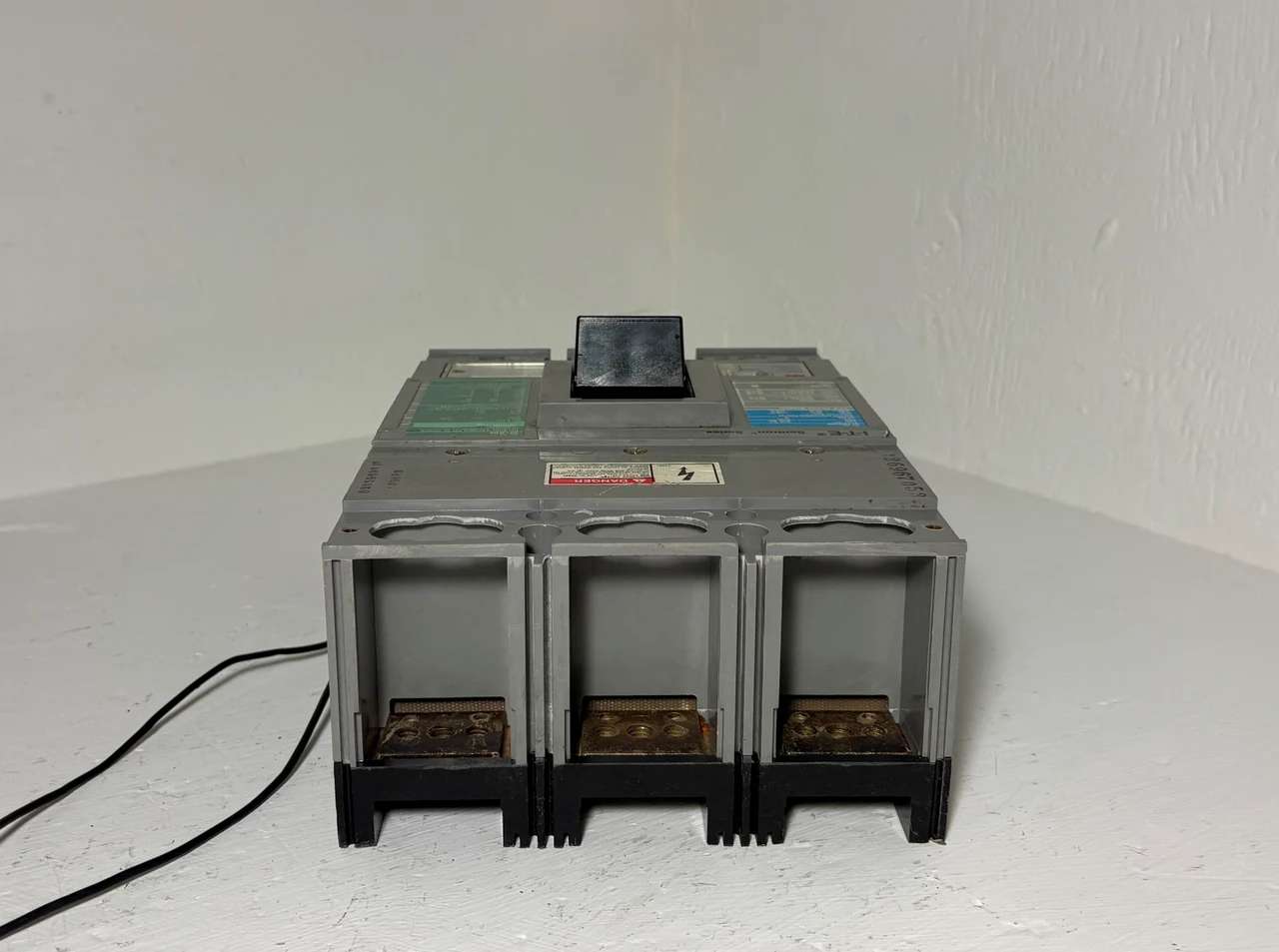 Siemens SLD69500 500A Sentron LI Circuit Breaker 120V Shunt SLD6 ITE 3P 500 Amp (EM5906-1)